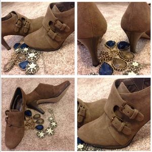 NEW Anne Klein Brown Buckle Heels